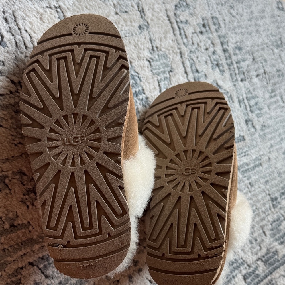 UGG Tan Slippers with Cream Fur - Picture 6 of 8